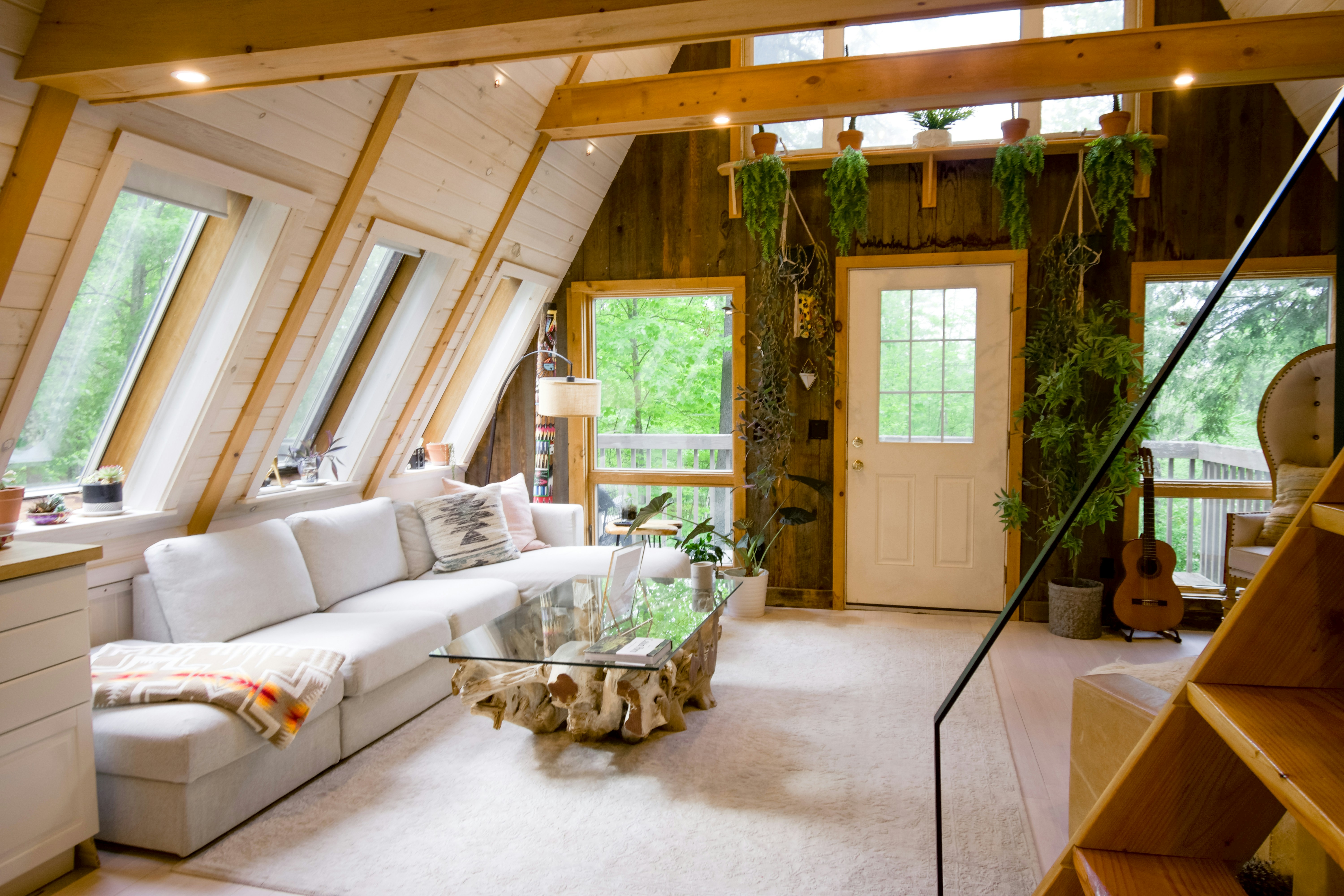 Innenansicht gemütliches Tiny House Wohnzimmer