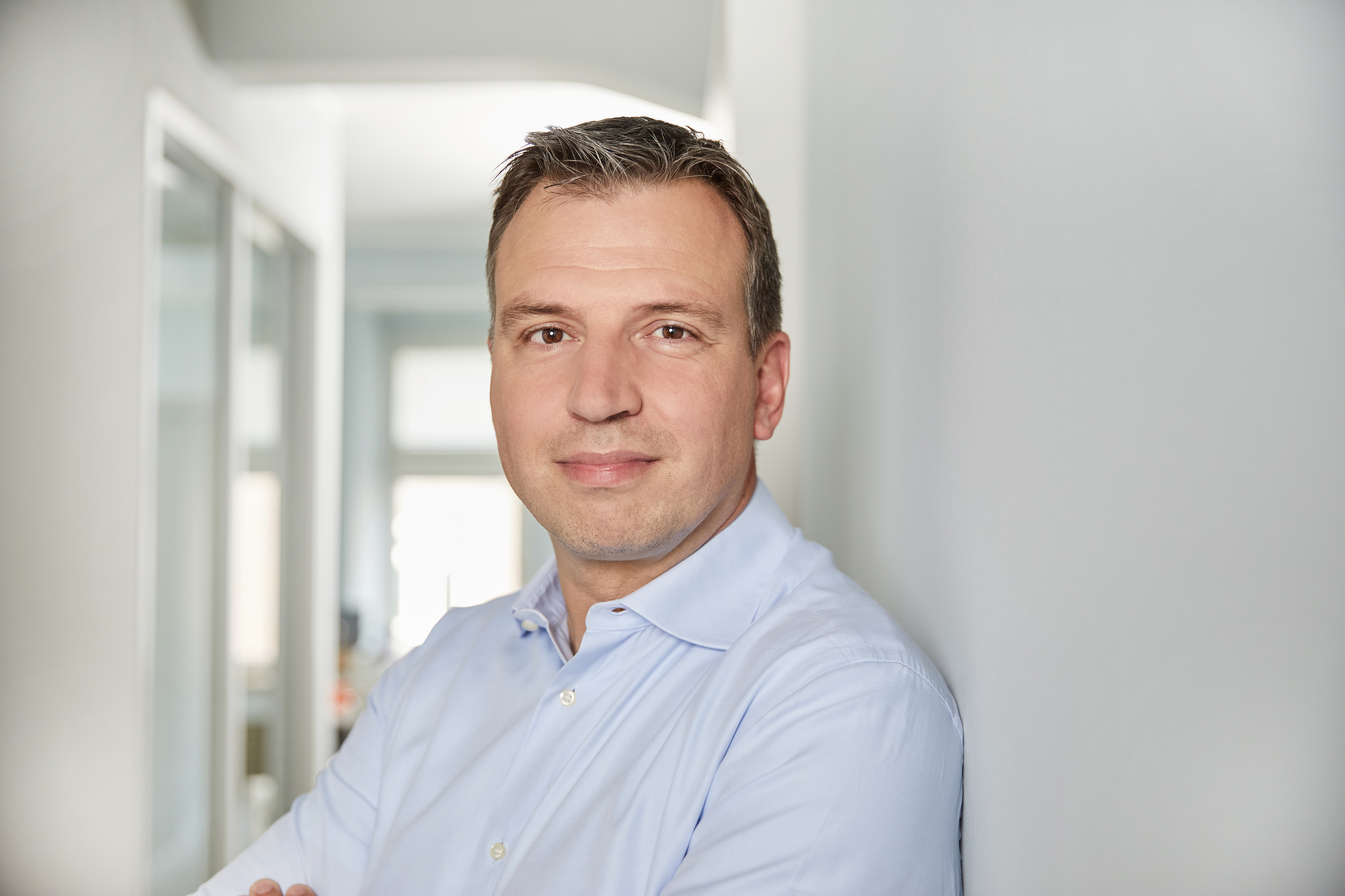 Portraitfoto Tomas Peeters, CEO Bilthouse Gruppe und Geschäftsführer Baufi24